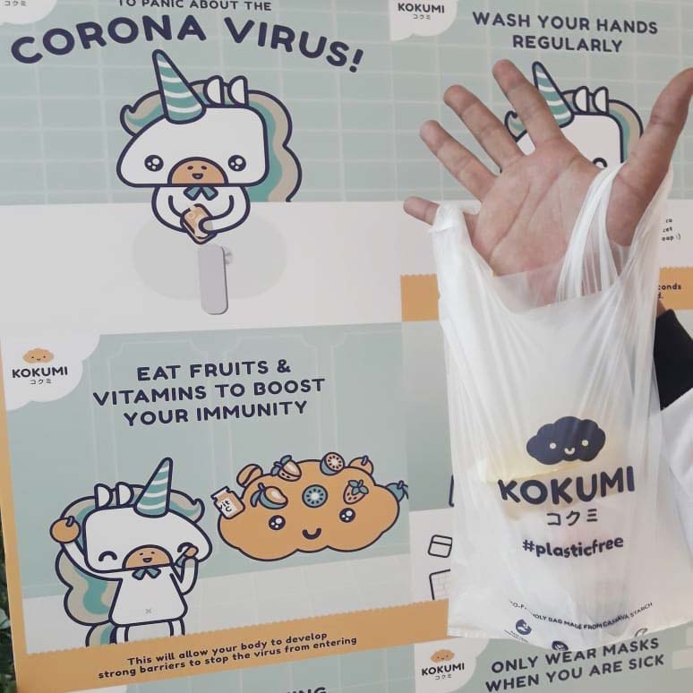 Photo of the someone holding the Kokumi cassava bag with a bubble tea drink inside